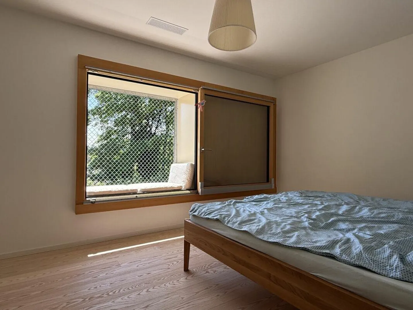 Nearly New 6.5-Room Single-Family House in Prime Location - Photo 4 of 13