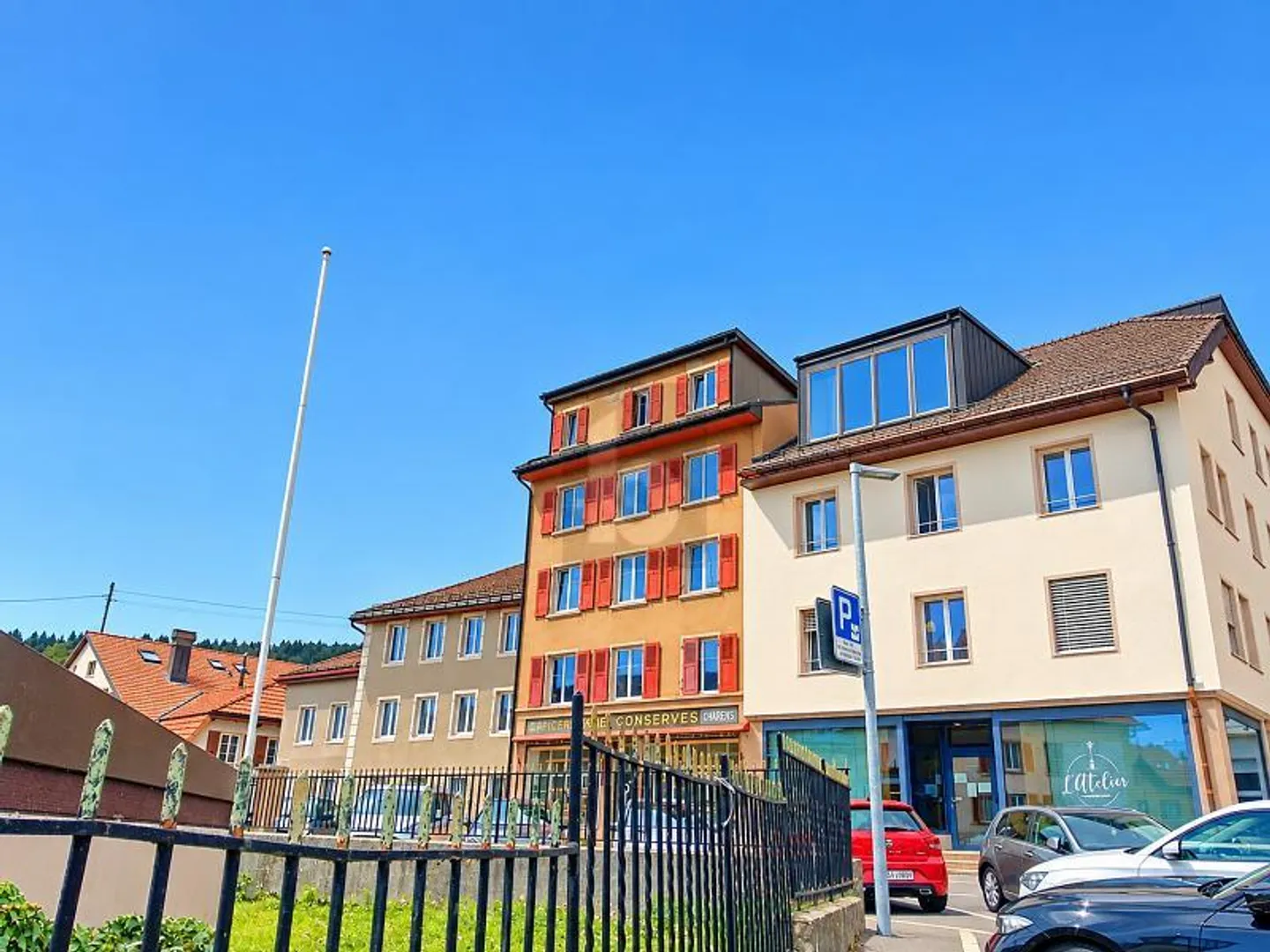 SPAZIOSO E TRAVERSANTE: INVESTIMENTO O RESIDENZA - Foto 1 di 6
