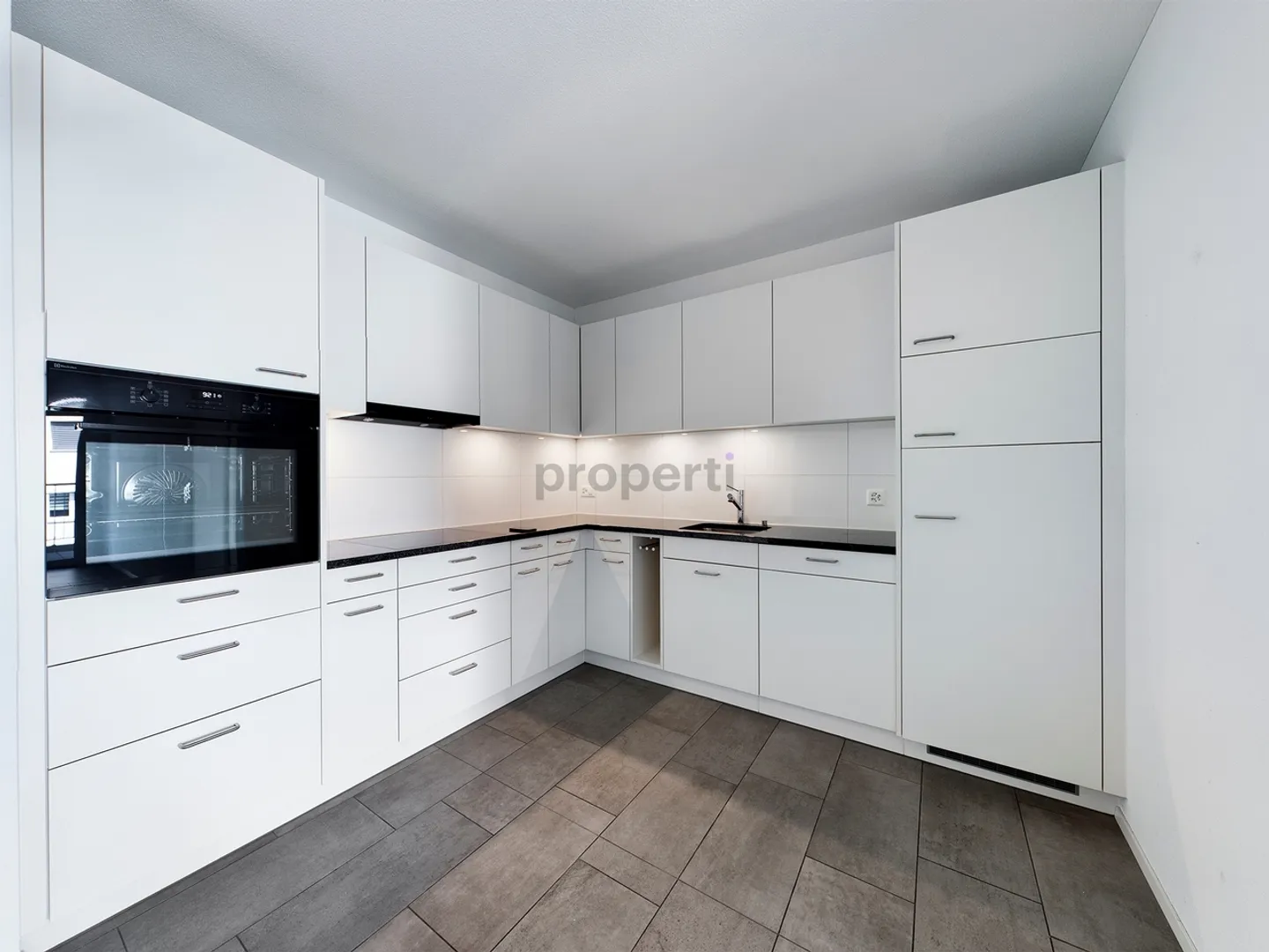 Apartment for rent - Photo 2 of 8