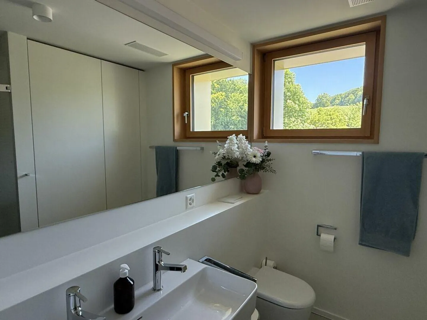 Nearly New 6.5-Room Single-Family House in Prime Location - Photo 7 of 13