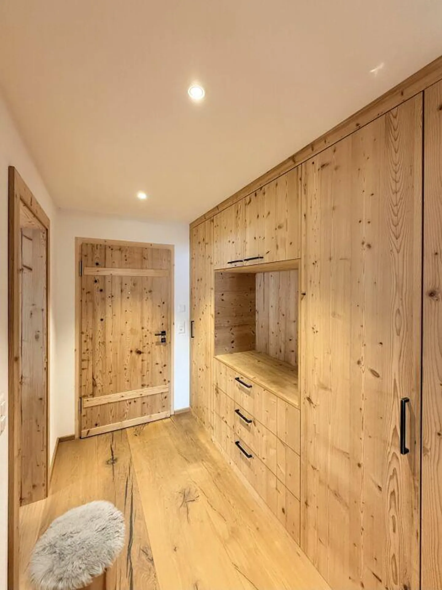 Exclusive Garden Apartment in Scenic Location - Photo 3 of 9