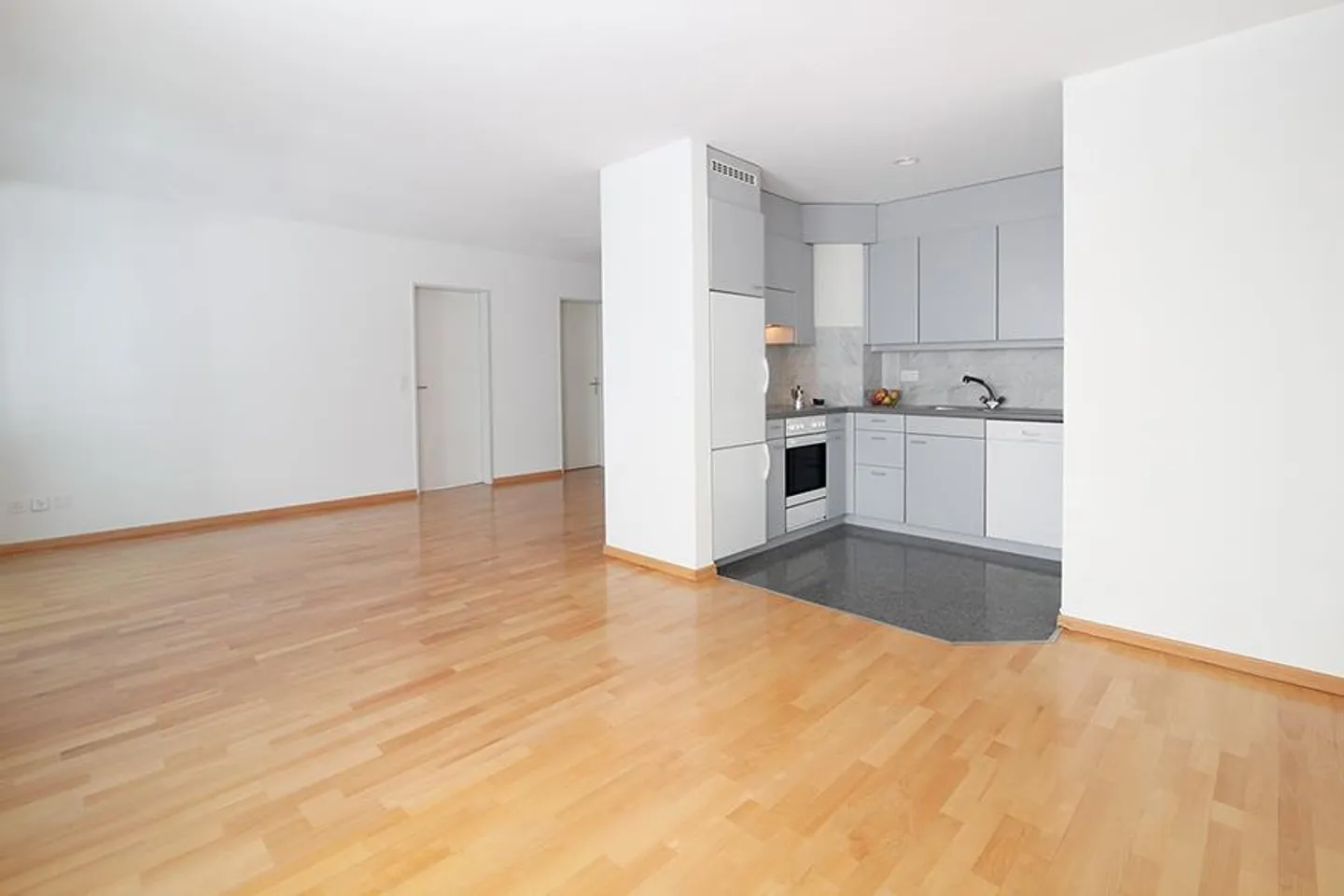 Sunny apartment in a central location - Rent without deposit! - Photo 2 of 8