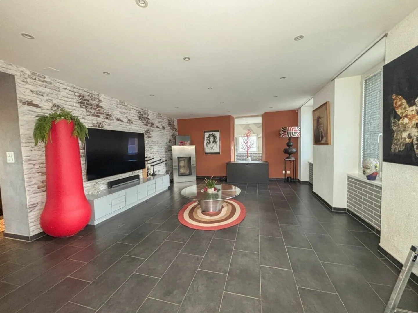 Charming family bungalow with 5.5 rooms and a second plot in the green zone - Photo 2 of 18