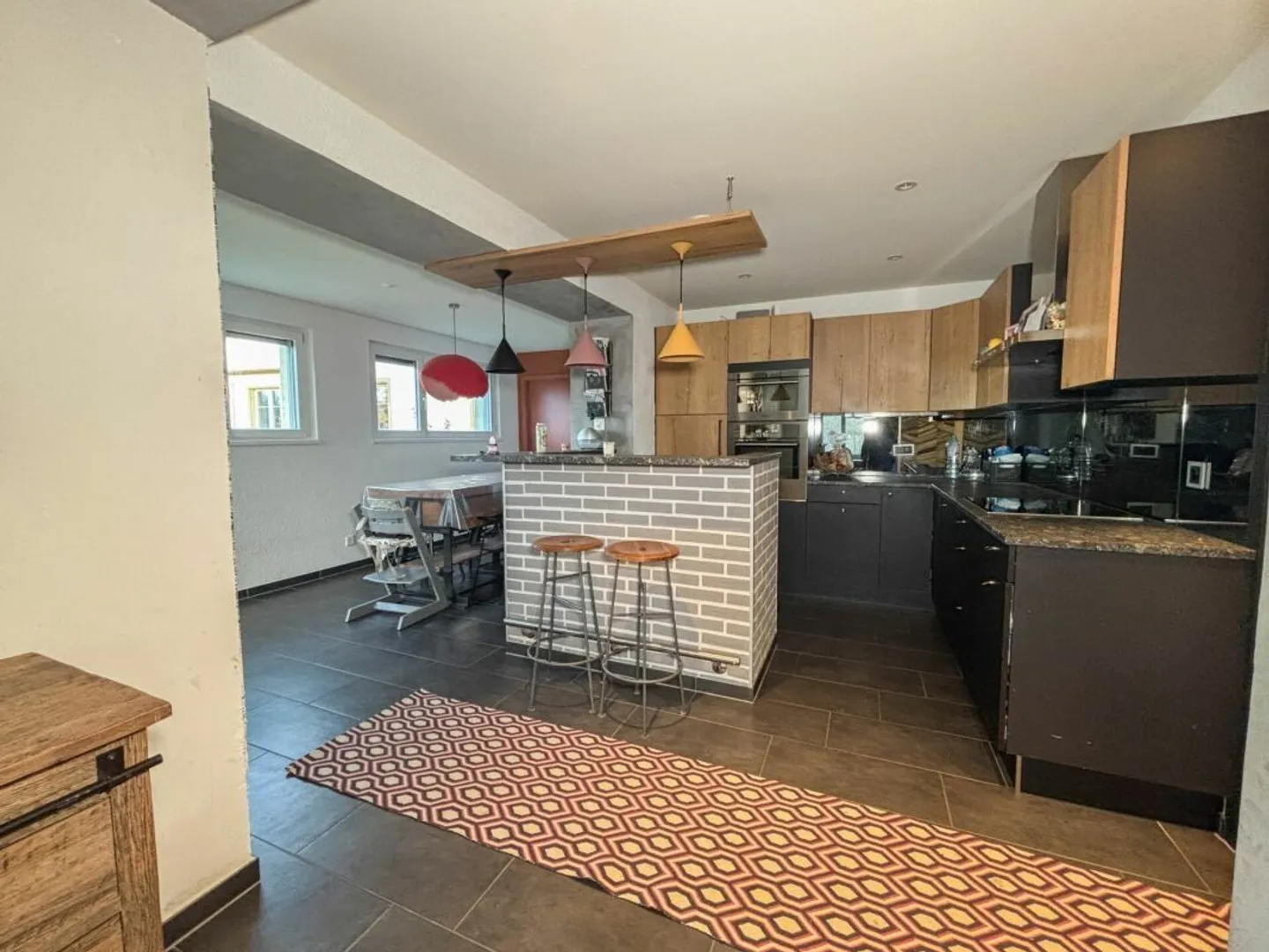 Charming family bungalow with 5.5 rooms and a second plot in the green zone - Photo 3 of 18