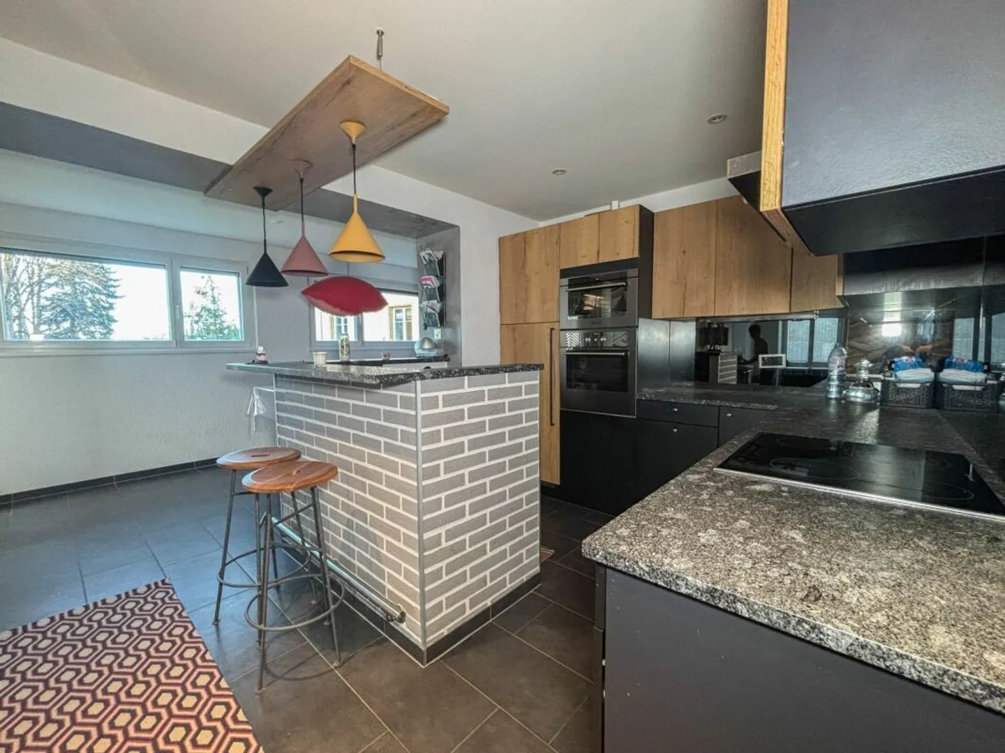 Charming family bungalow with 5.5 rooms and a second plot in the green zone - Photo 5 of 18