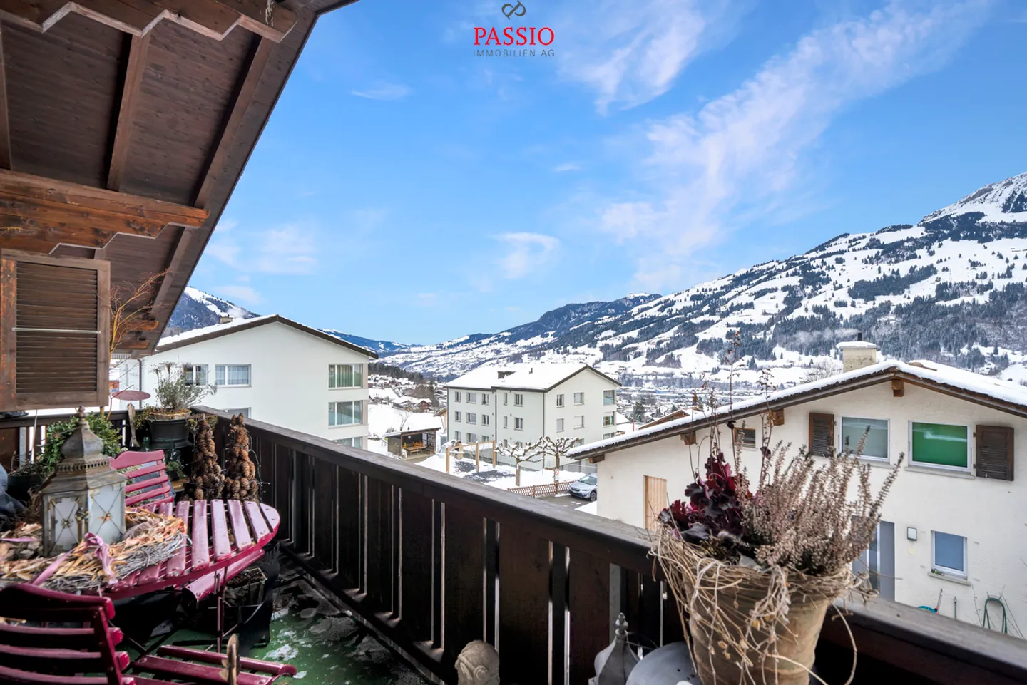 Ampio appartamento di 5 stanze con vista sulle Alpi e giardino privato - Foto 1 di 16