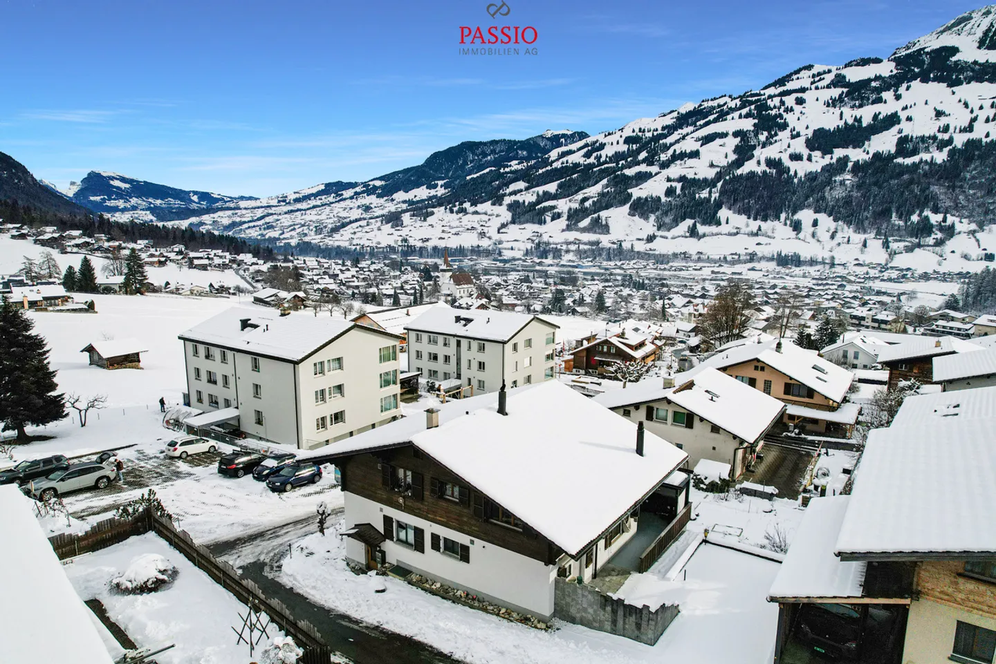 Ampio appartamento di 5 stanze con vista sulle Alpi e giardino privato - Foto 3 di 16