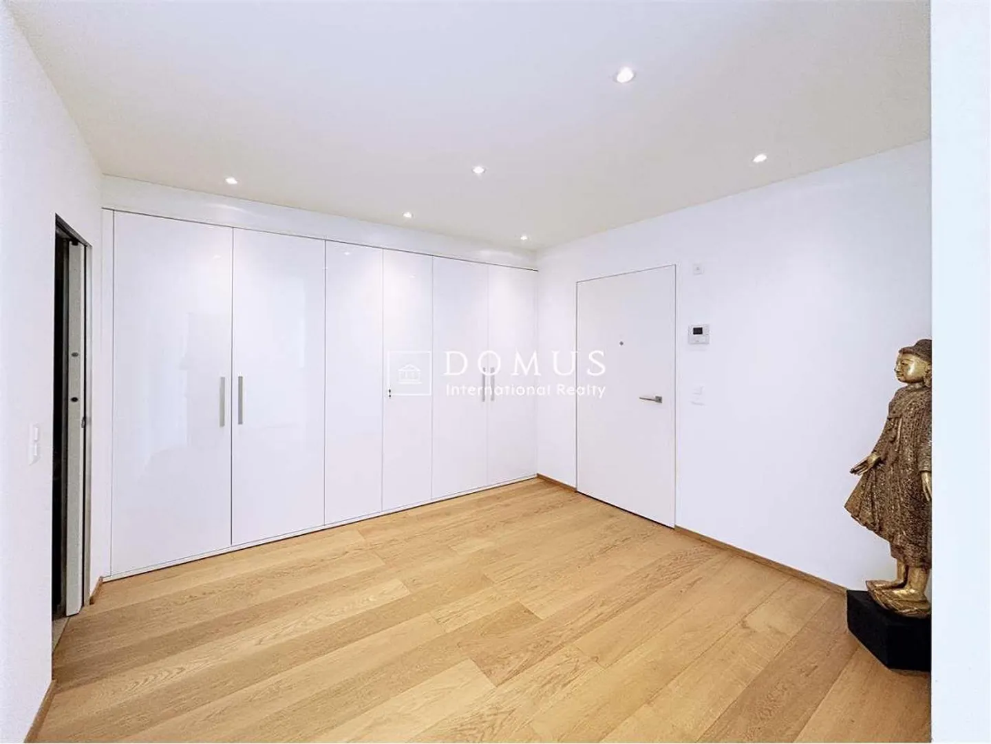 Luxury Residence - Photo 6 of 13