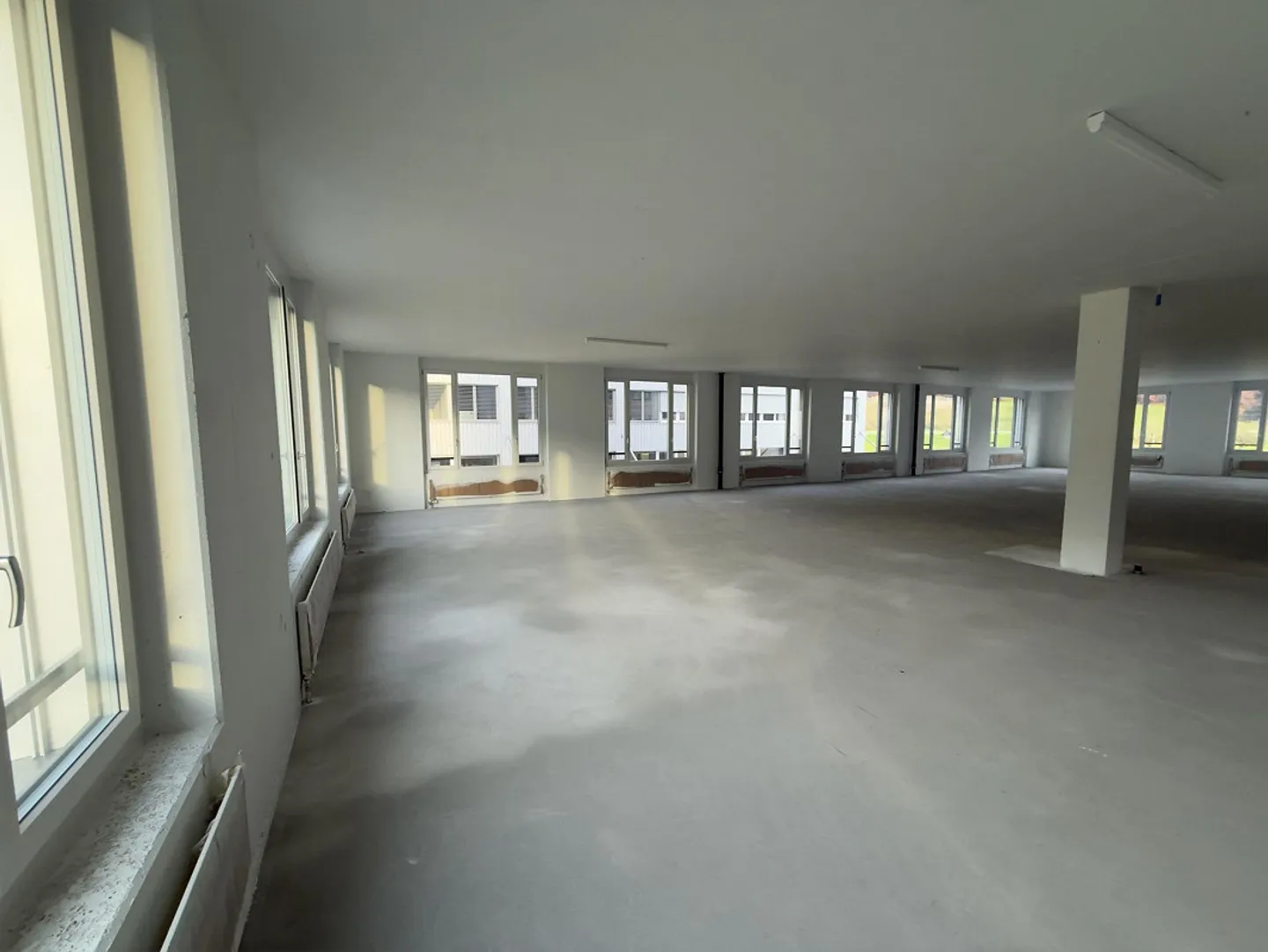 Espace Commercial Polyvalent - Photo 1 sur 6