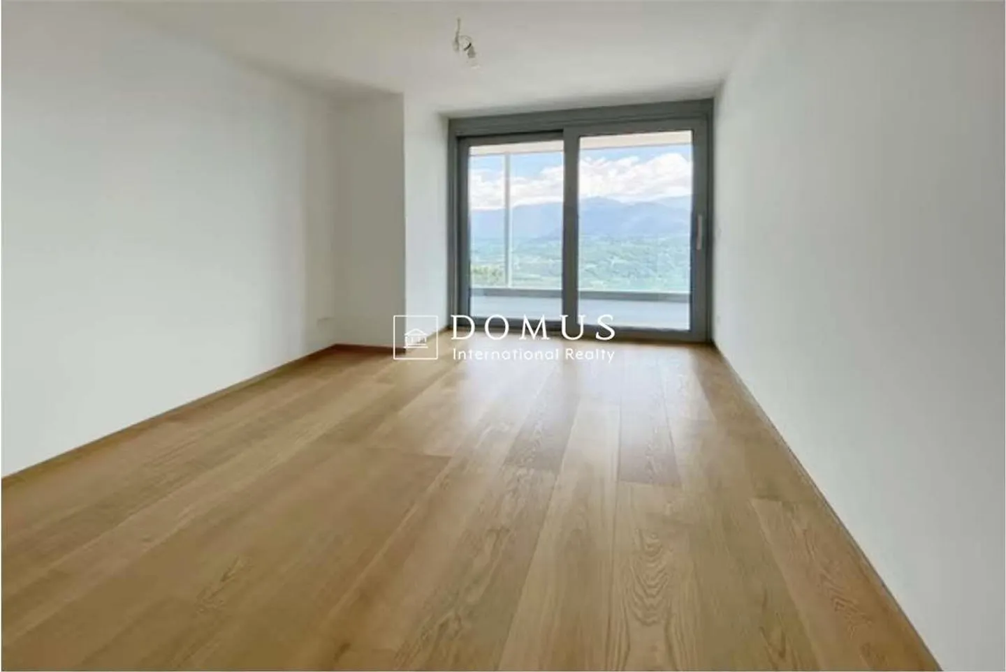 Luxury Residence - Photo 11 of 13
