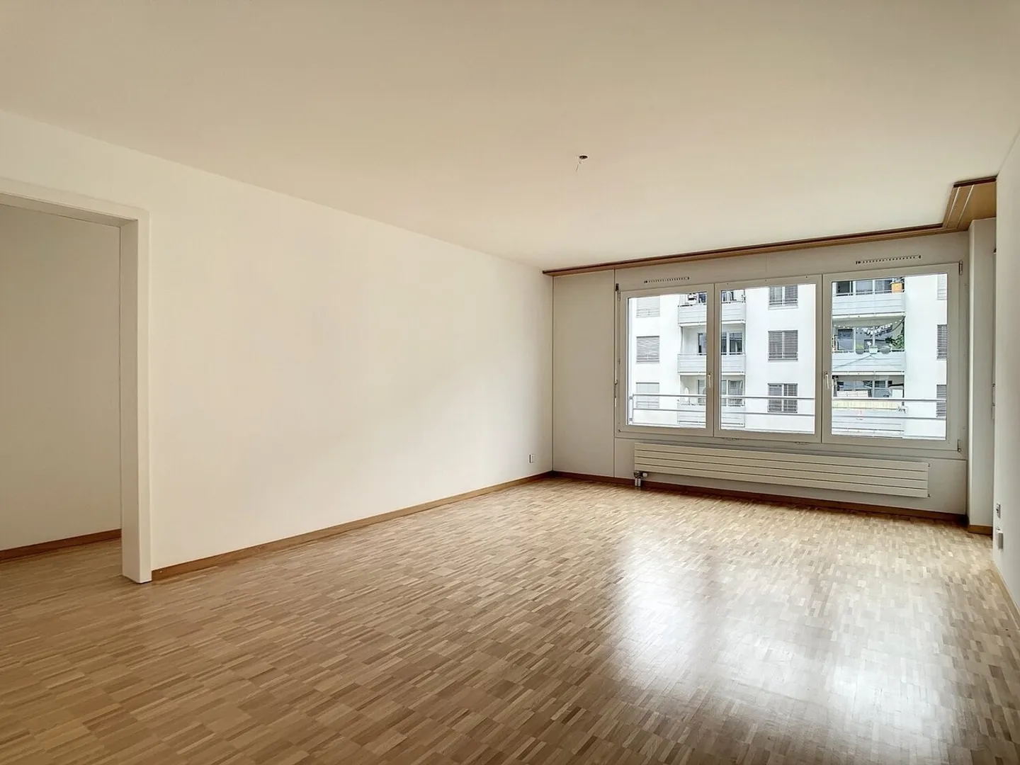 Grand 4.5 pces au 4ème étage - Photo 3 sur 11