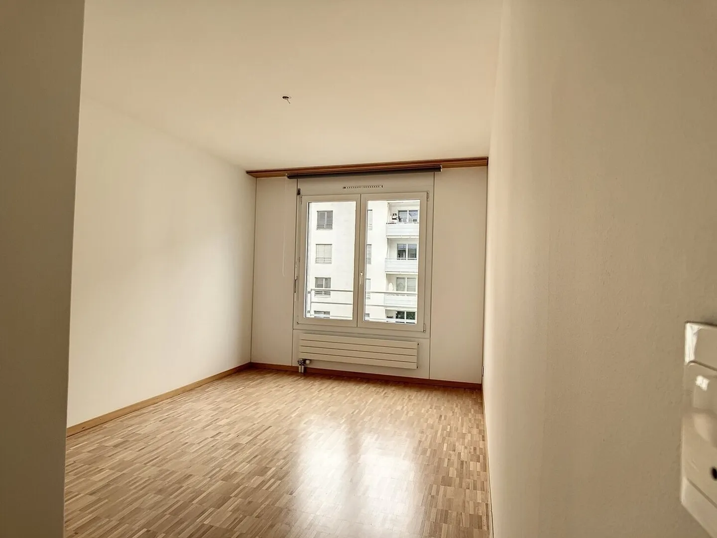 Grand 4.5 pces au 4ème étage - Photo 4 sur 11