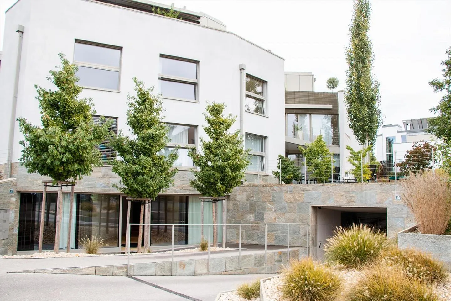 Appartement stylé avec terrasse sur le Bruderholz - Photo 1 sur 6