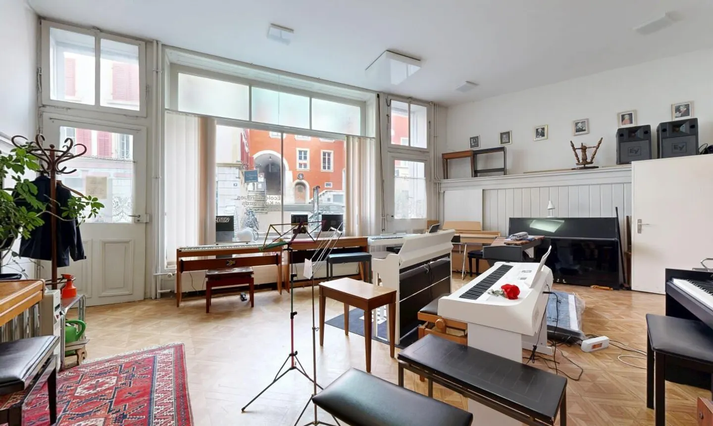 Fully rented investment property in the Biel old town - Photo 2 of 11