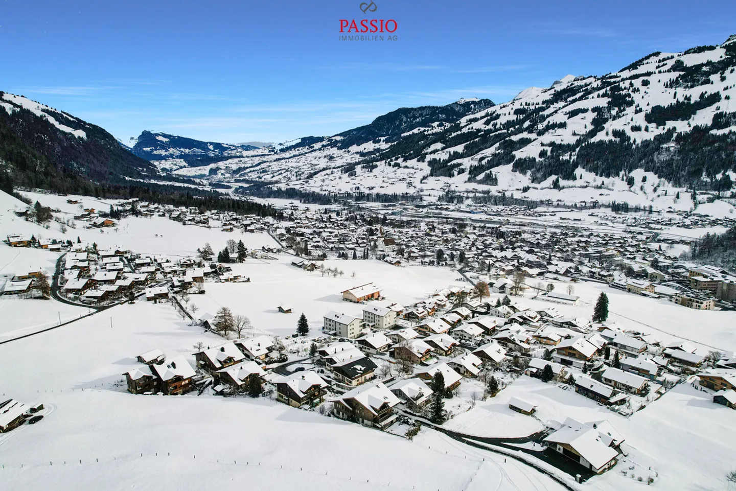 Ampio appartamento di 5 stanze con vista sulle Alpi e giardino privato - Foto 15 di 16