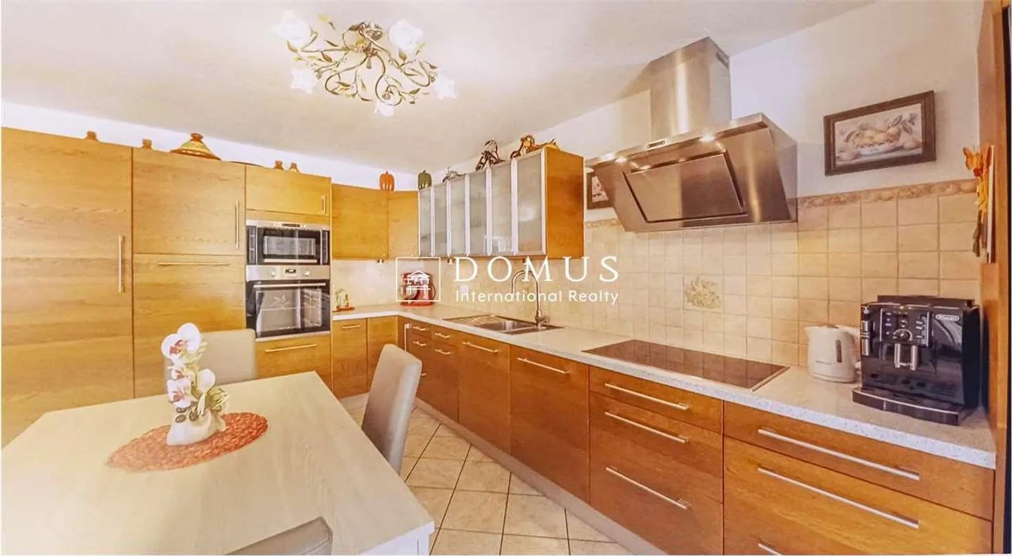 Affascinante casa multifamiliare - Foto 4 di 13