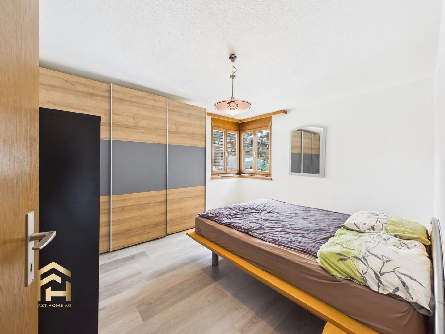 Mountain Idyl with Comfort: 4.5-Room Apartment in Unterbäch with Large Balcony - Photo 6 of 13