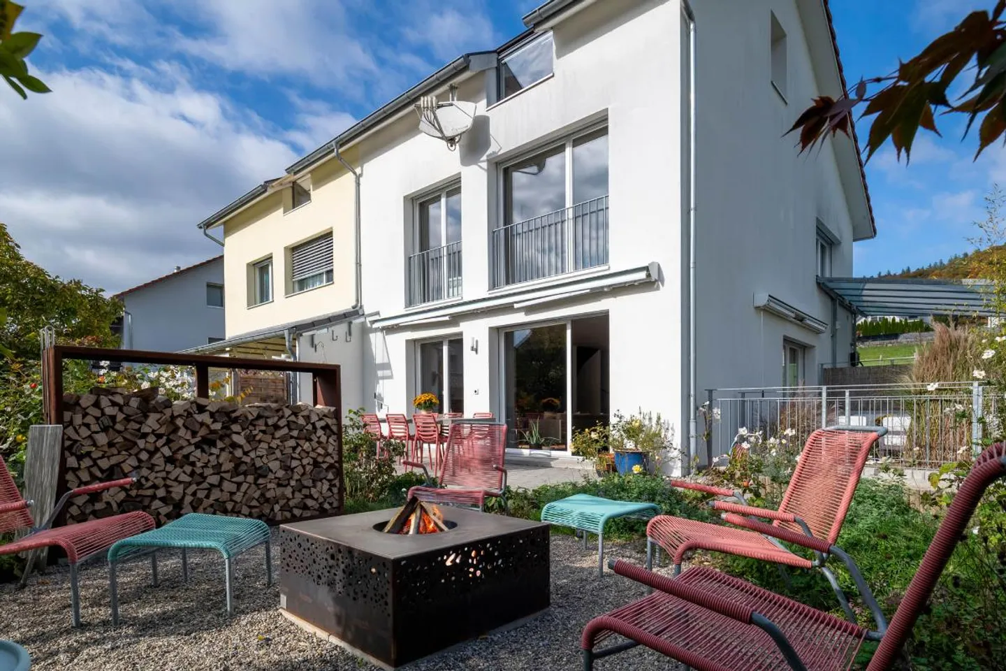 «Moderne und stilvolle Doppelhaushälfte mit Garten an ruhiger Lage.» - Foto 1 von 10