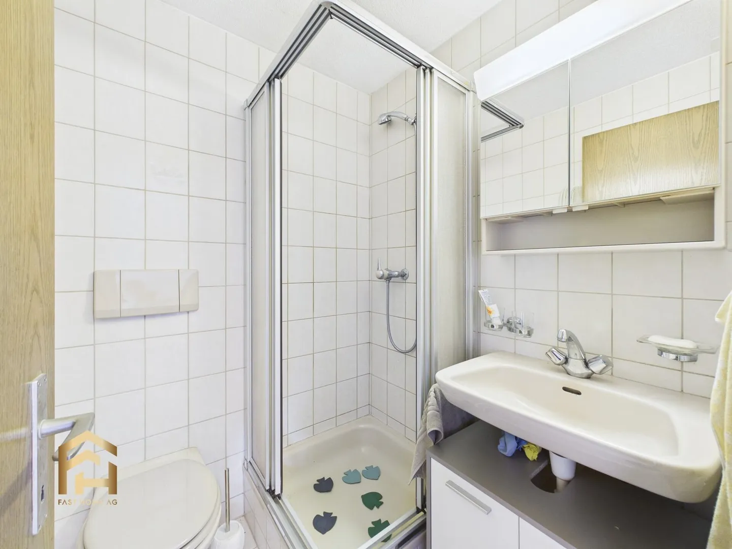 Mountain Idyl with Comfort: 4.5-Room Apartment in Unterbäch with Large Balcony - Photo 10 of 13