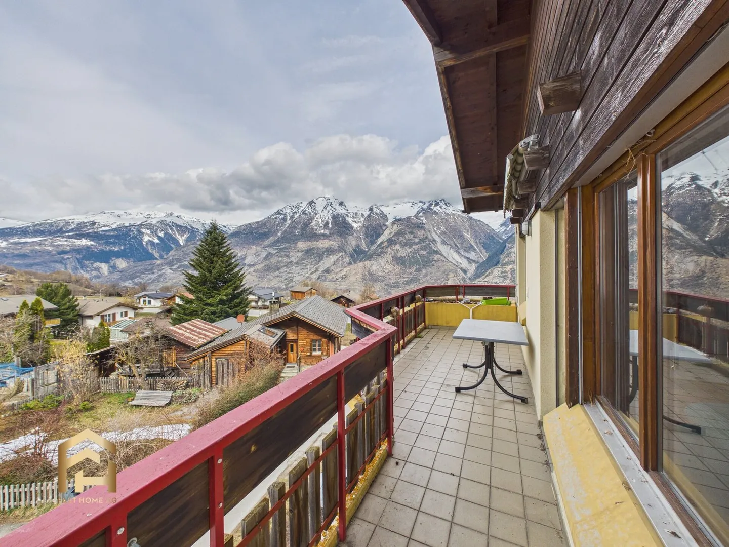 Mountain Idyl with Comfort: 4.5-Room Apartment in Unterbäch with Large Balcony - Photo 11 of 13