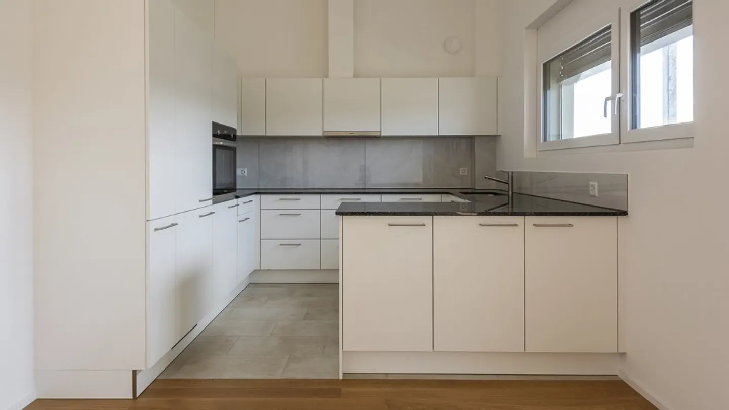 APPARTEMENT SPACIEUX 4.5 EN STANDARD DE PROPRIÉTÉ - Photo 3 sur 8