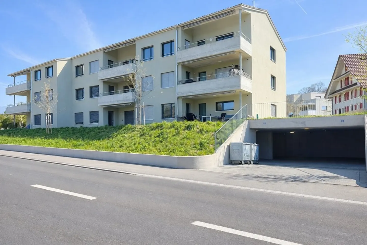 APPARTEMENT SPACIEUX 4.5 EN STANDARD DE PROPRIÉTÉ - Photo 1 sur 8