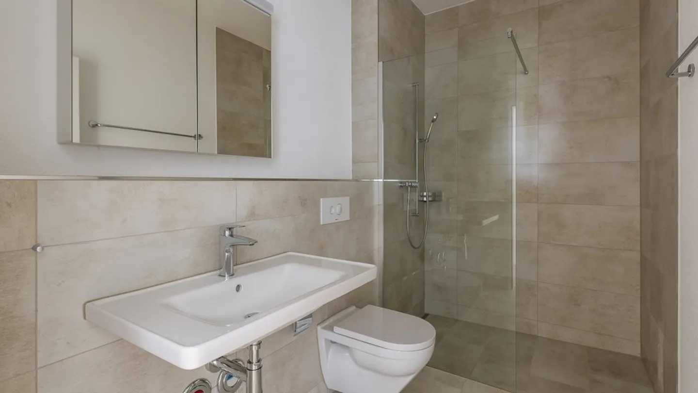 APPARTEMENT SPACIEUX 4.5 EN STANDARD DE PROPRIÉTÉ - Photo 5 sur 8