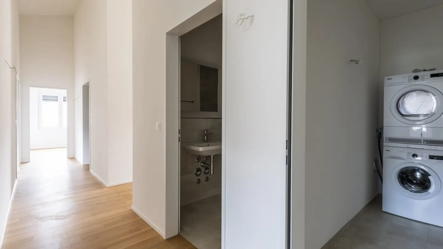 APPARTEMENT SPACIEUX 4.5 EN STANDARD DE PROPRIÉTÉ - Photo 7 sur 8