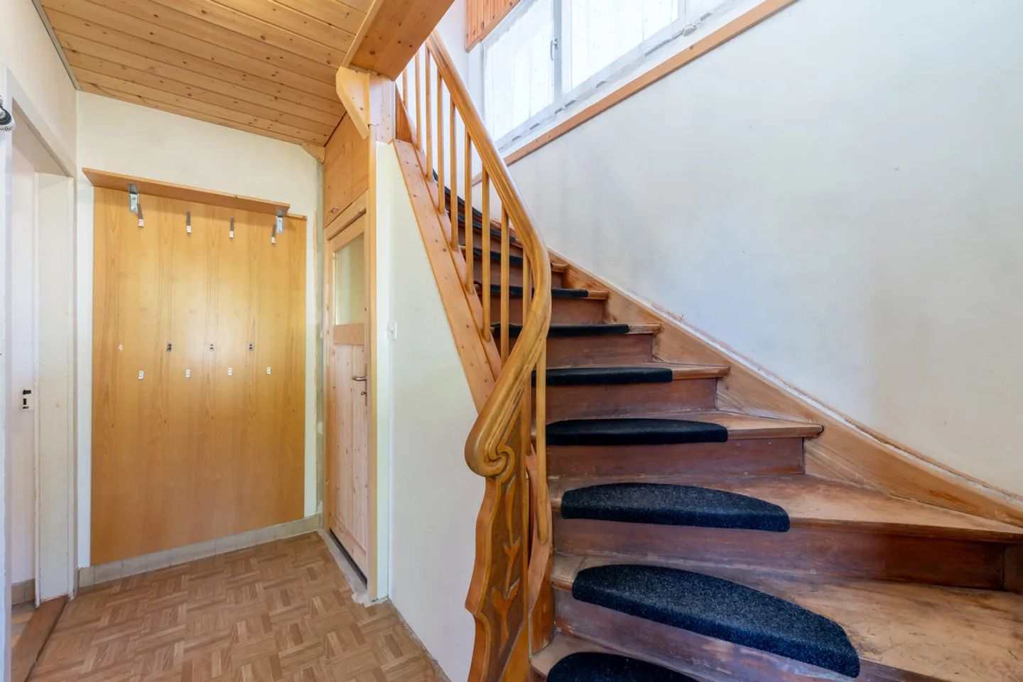 Rare single-family house in chalet style in a quiet location - Photo 3 of 13