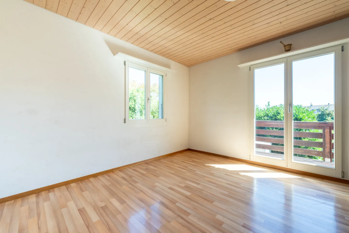 Rare single-family house in chalet style in a quiet location - Photo 6 of 13