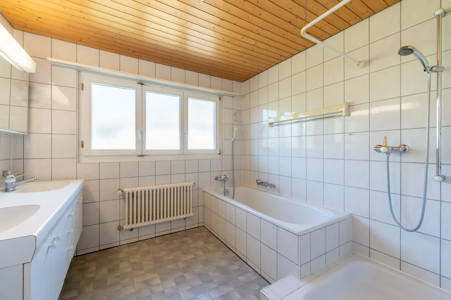 Rare single-family house in chalet style in a quiet location - Photo 9 of 13
