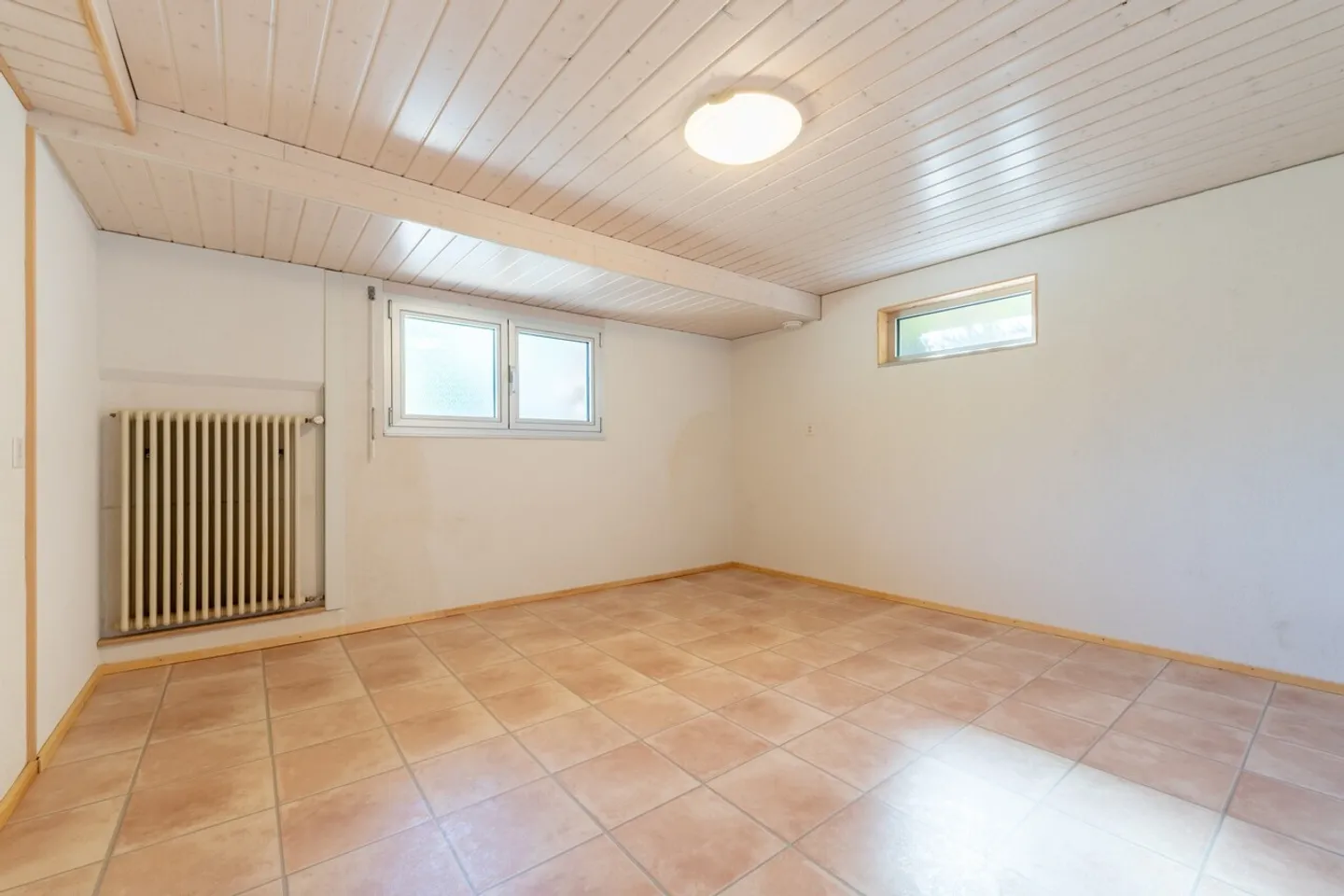 Rare single-family house in chalet style in a quiet location - Photo 10 of 13