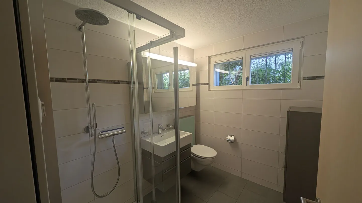 Casa unifamiliare indipendente - grande giardino - tranquilla - soleggiata - ben tenuta - vicino a Zurigo - Foto 7 di 13