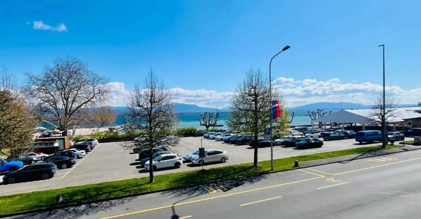 90 m² Büros mit Blick auf den Genfersee und geräumiger Terrasse - Foto 2 von 4