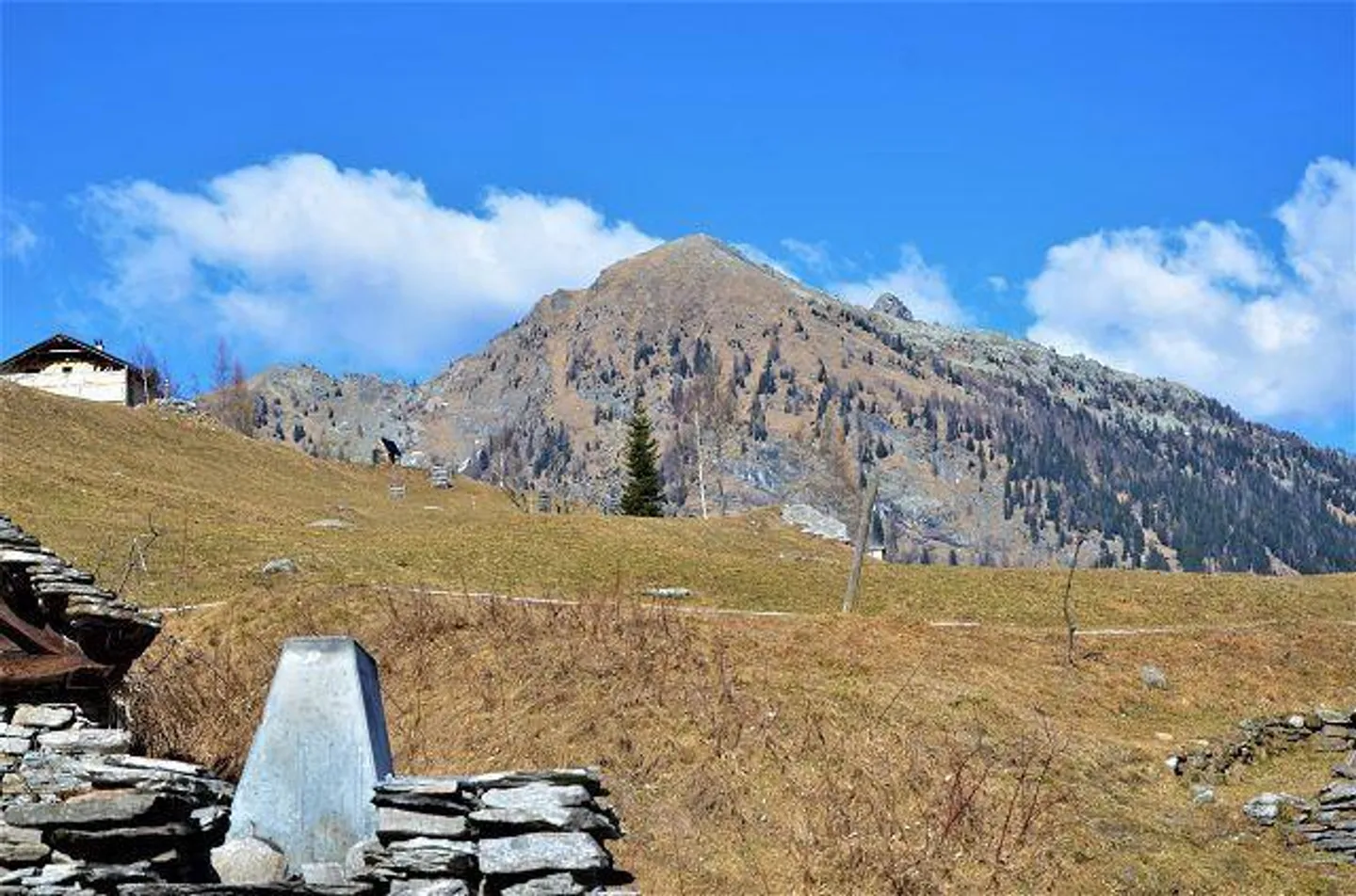 «Rustico da ristrutturare con piccolo terreno bella vista panoramica / Rustico zum Ausbauen mit kleinem Garten» - Foto 10 di 23