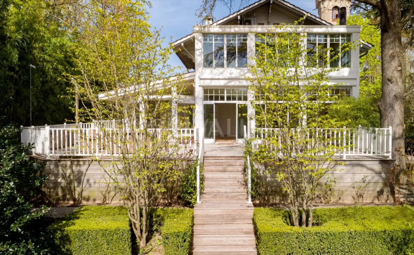 Charming family villa in the heart of the village of Vandoeuvres - Photo 1 of 13