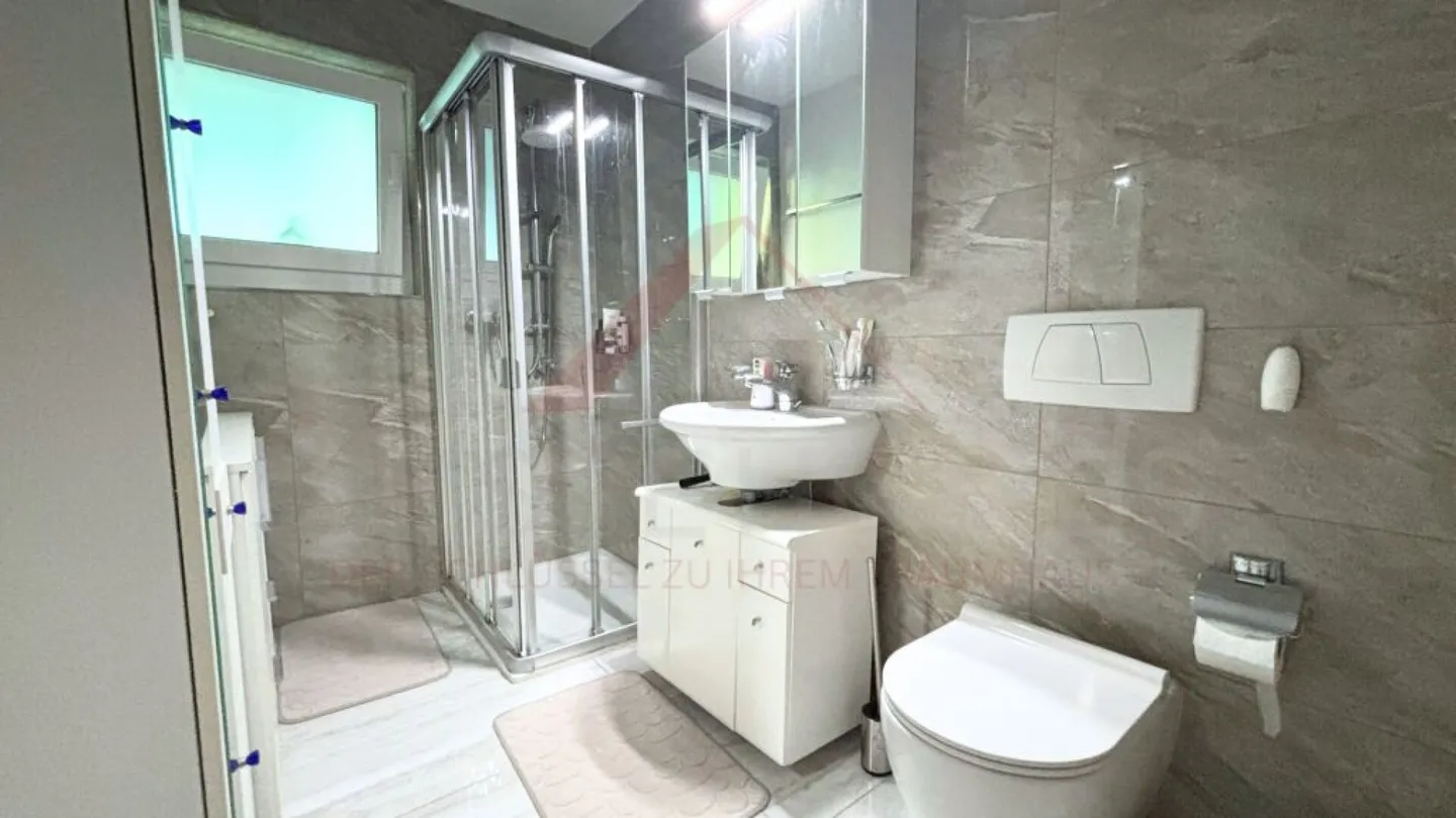 Spaziosa casa di 5.5 stanze con vista lago - Foto 16 di 18