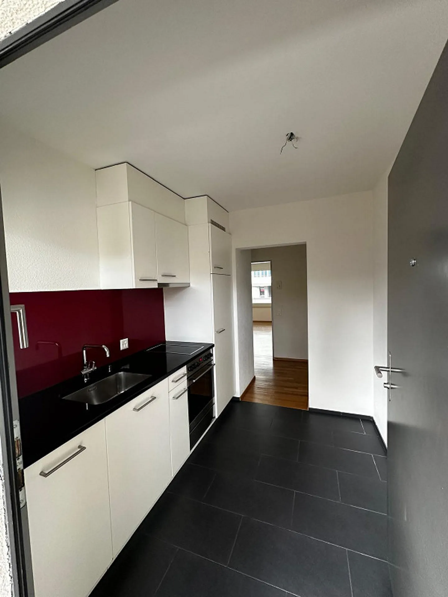 1.5-room apartment in good condition with optimal transport connections. - Photo 2 of 6