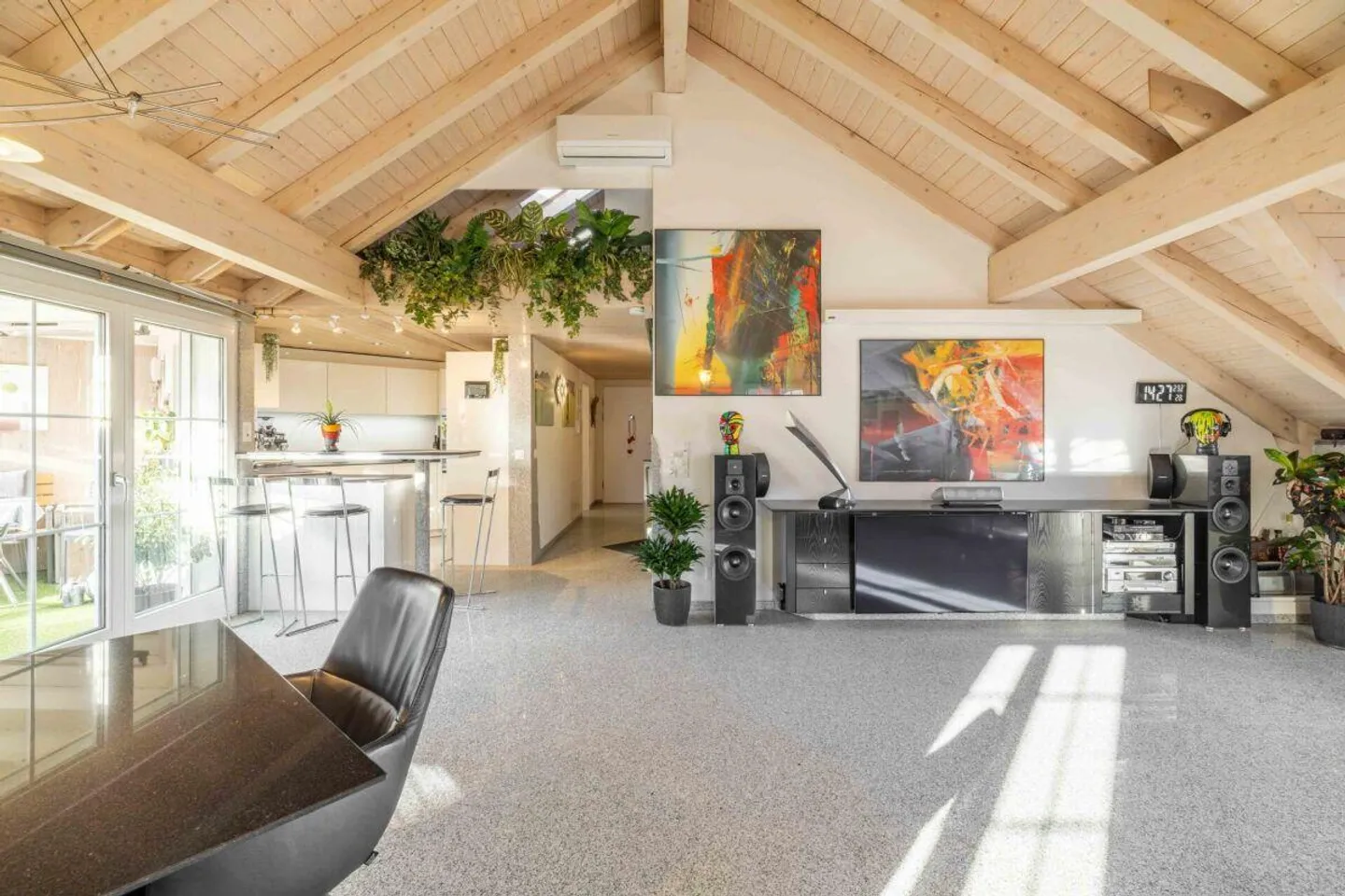 Appartamento attico affascinante 3.5 camere con camino e finiture eleganti - Foto 2 di 24