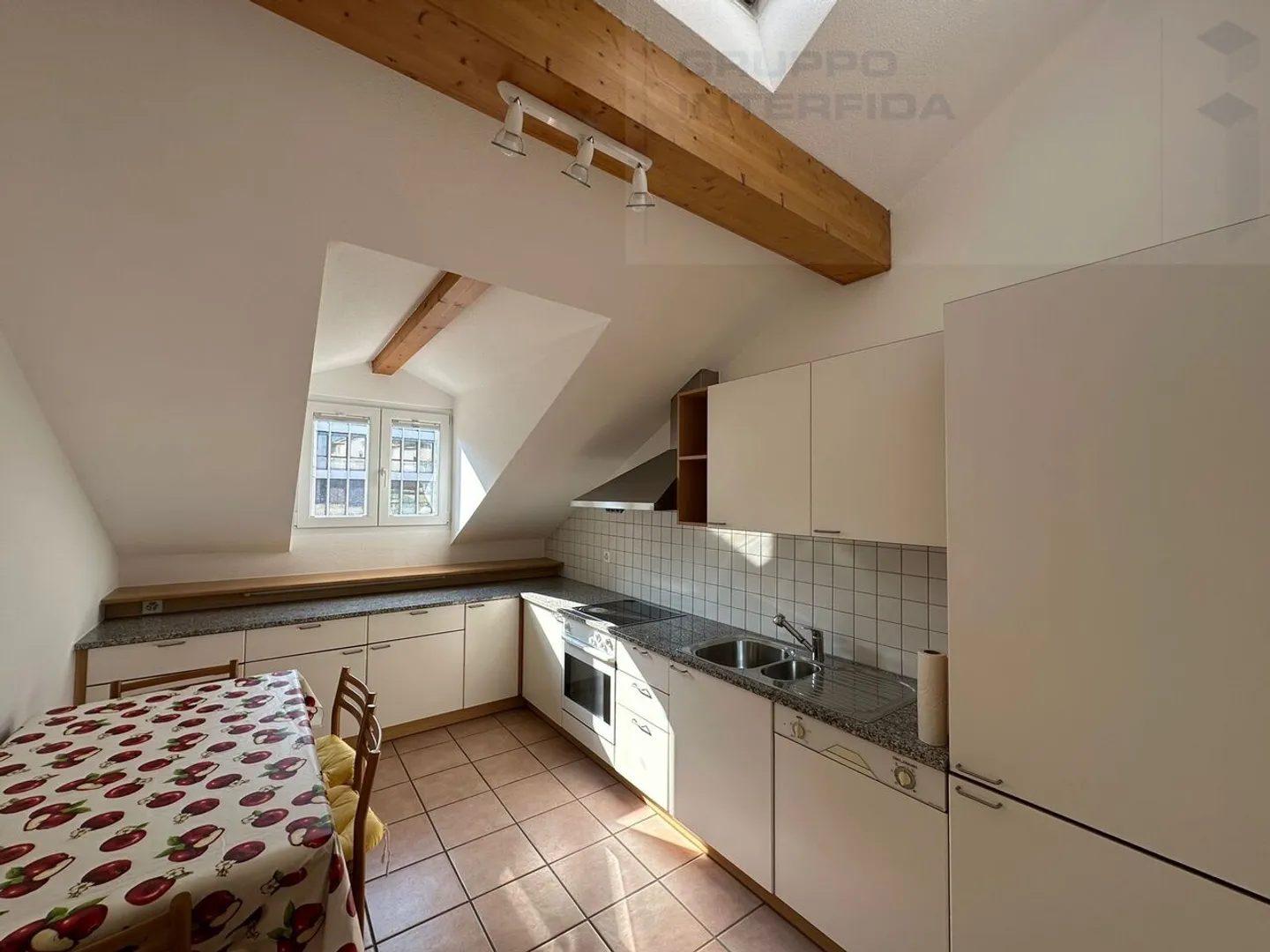 APPARTEMENT AU CENTRE AVEC PLACE DE PARKING - Photo 4 sur 12