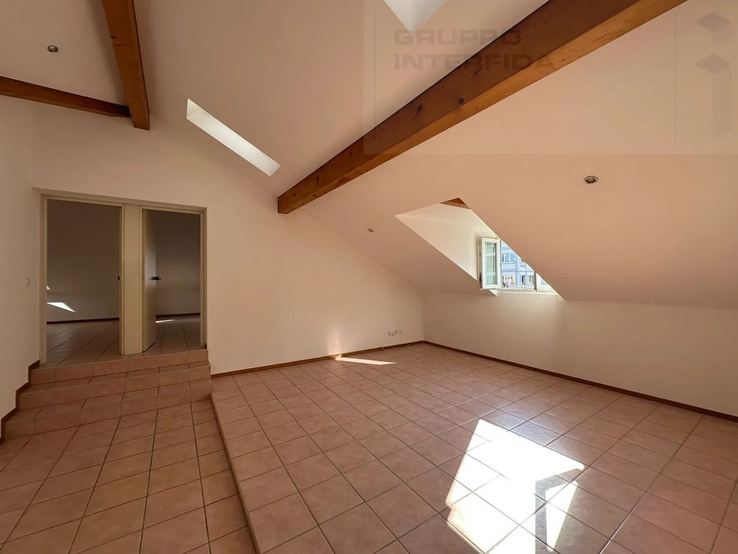 APPARTEMENT AU CENTRE AVEC PLACE DE PARKING - Photo 5 sur 12