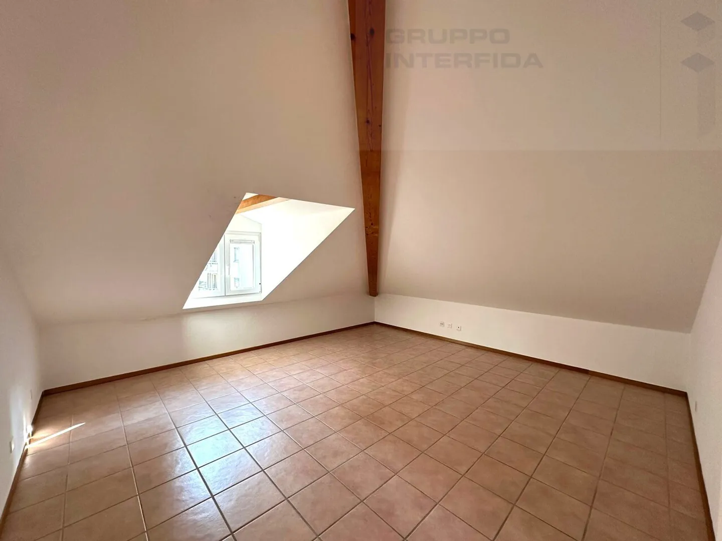 APPARTEMENT AU CENTRE AVEC PLACE DE PARKING - Photo 7 sur 12