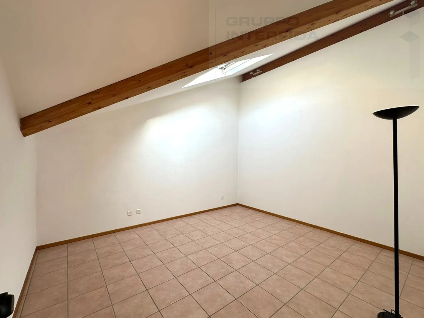 APPARTEMENT AU CENTRE AVEC PLACE DE PARKING - Photo 8 sur 12