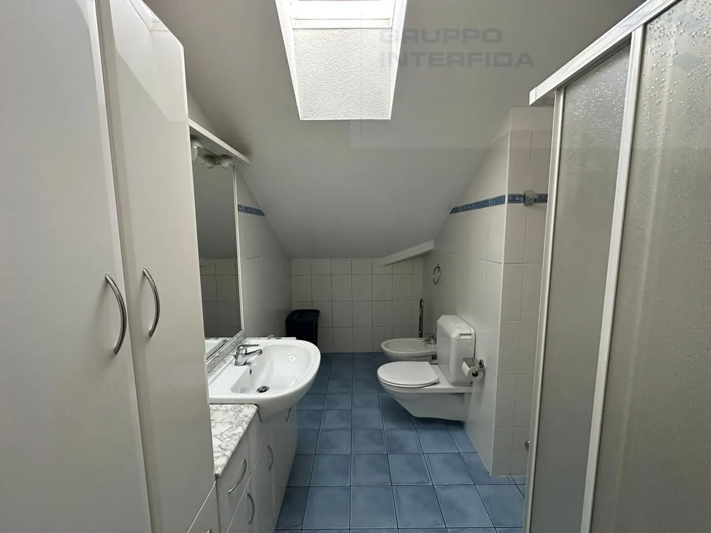 APPARTEMENT AU CENTRE AVEC PLACE DE PARKING - Photo 10 sur 12