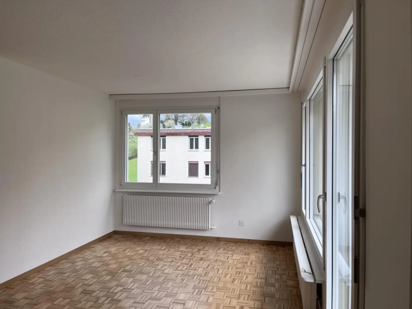 The Pilatus in front of the entrance door - Photo 7 of 9