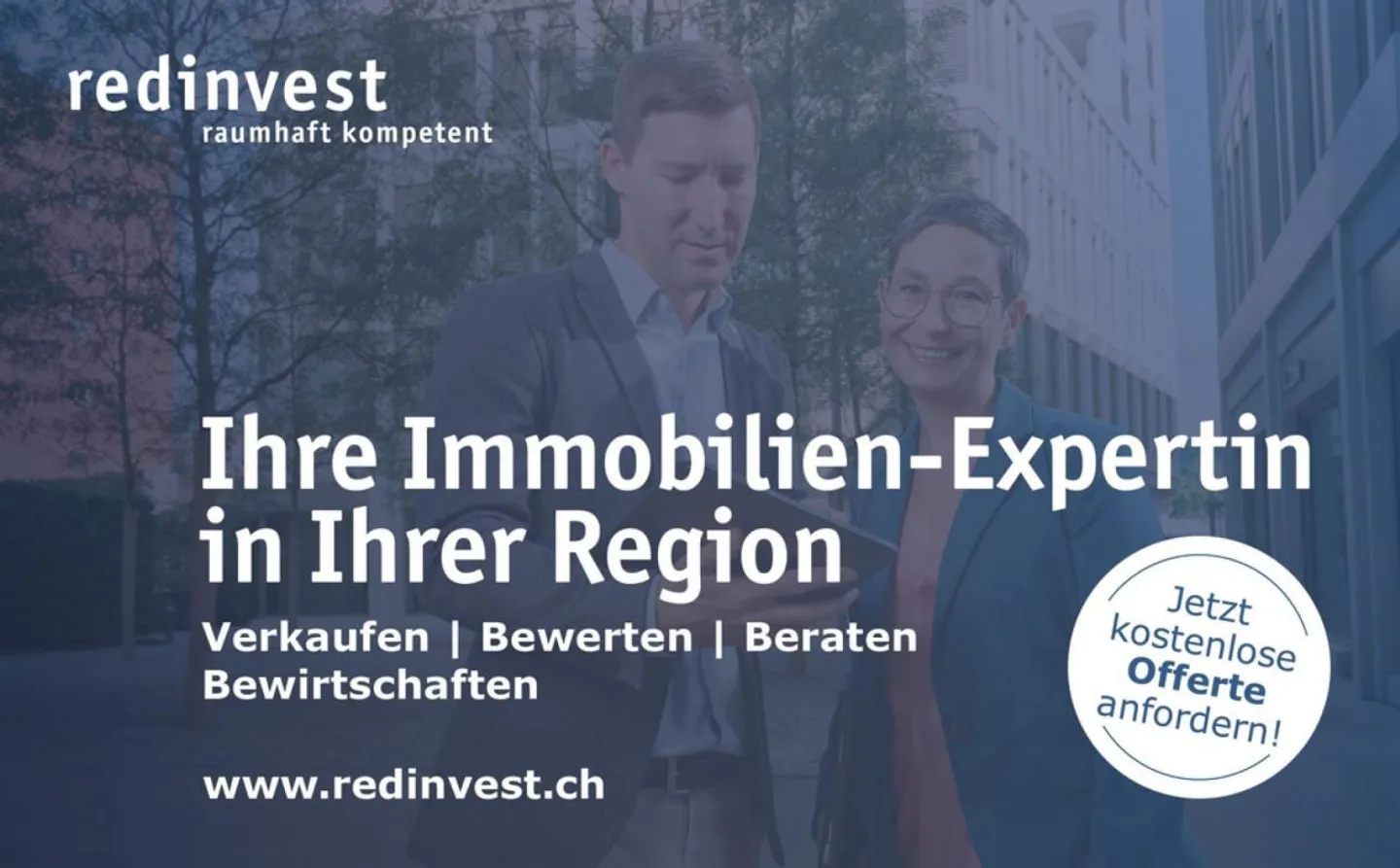 The Pilatus in front of the entrance door - Photo 9 of 9