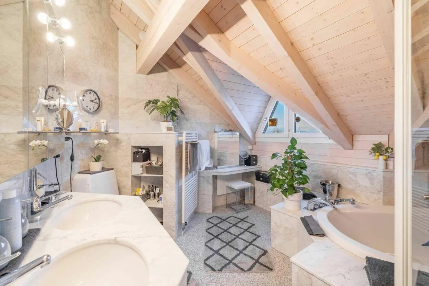 Appartamento attico affascinante 3.5 camere con camino e finiture eleganti - Foto 8 di 24