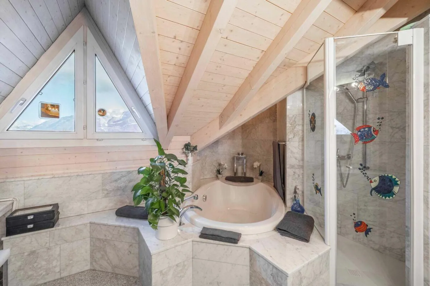 Appartamento attico affascinante 3.5 camere con camino e finiture eleganti - Foto 9 di 24