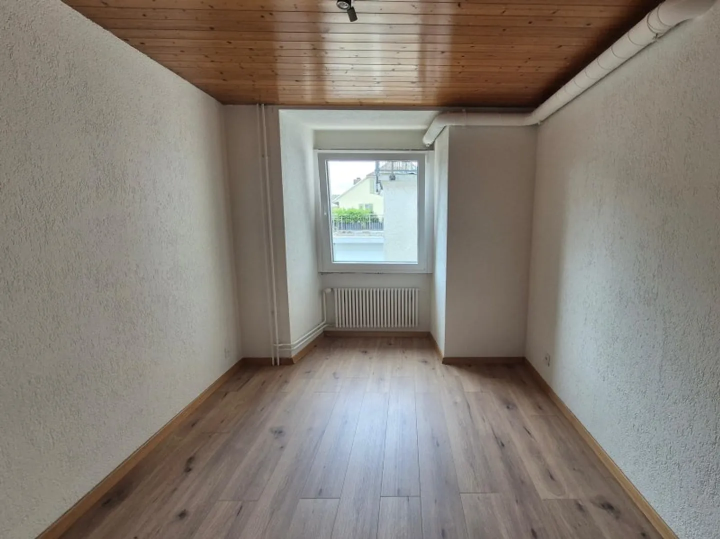 02518 - App. duplex 3 pièces - Avenue du Collège 11 - BOUDRY - Photo 2 sur 5