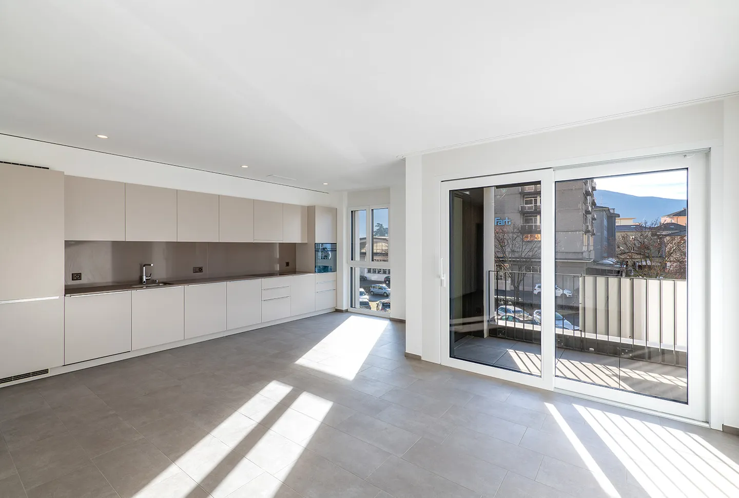 Modernes Apartment mit Balkon - Foto 2 von 5